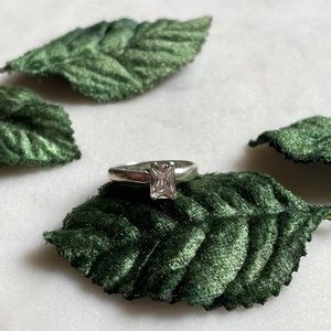 Vintage | Silver Crystal Diamond Stone Ring | 6/7